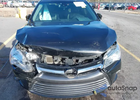 2015 Toyota Camry Hybrid Xle z USA, uszkodzony, nr VIN 4T1BD1FK8FU149877